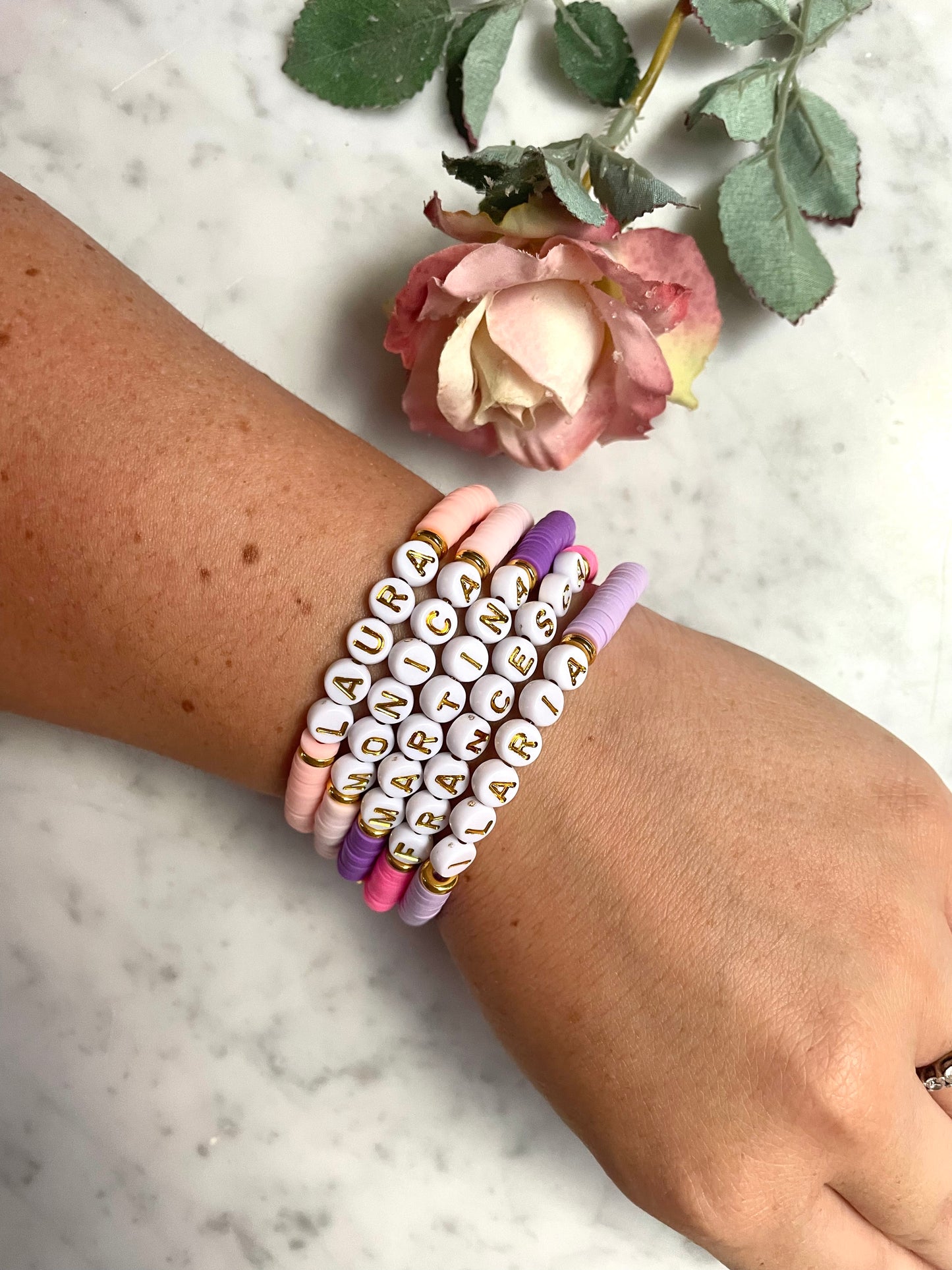 Bracciale di Perline Personalizzabile: Il Gadget Perfetto per il Tuo Addio al Nubilato